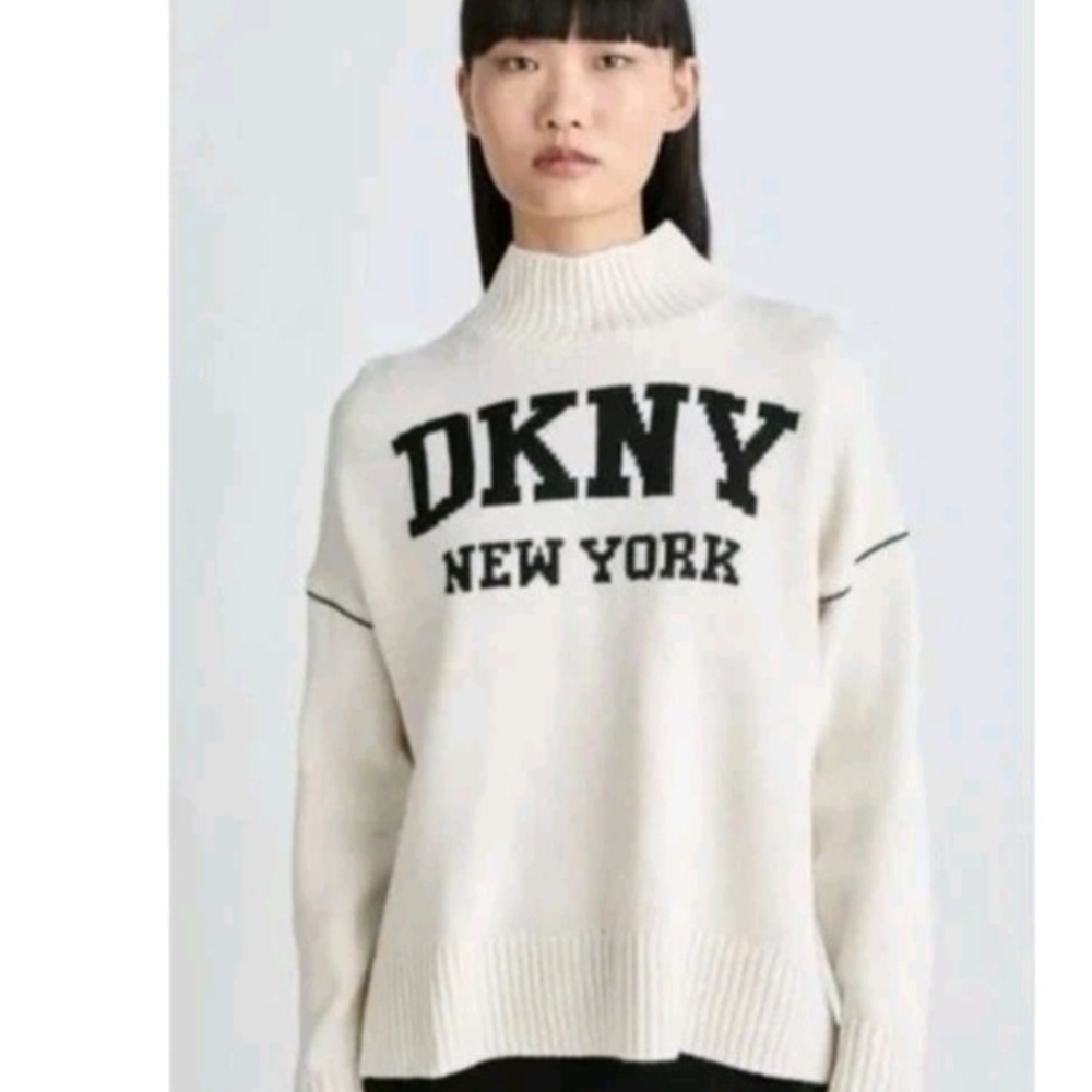 DKNY Women's turtleneck Mock Sweater In Cream With Black Logo. Size Large.